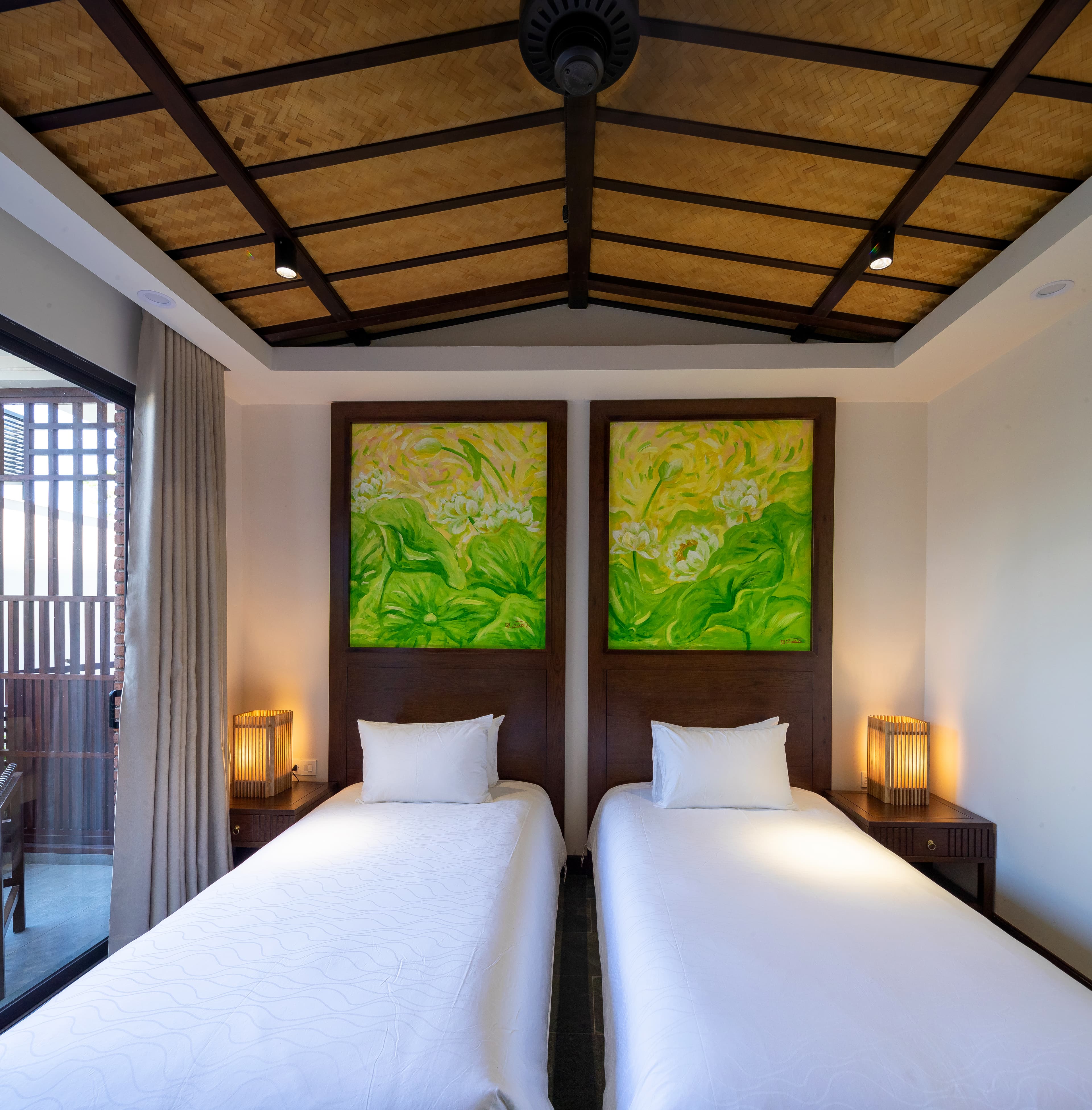 The Ying and Yang Twin Room - Deluxe Twin Bedroom — photo 3