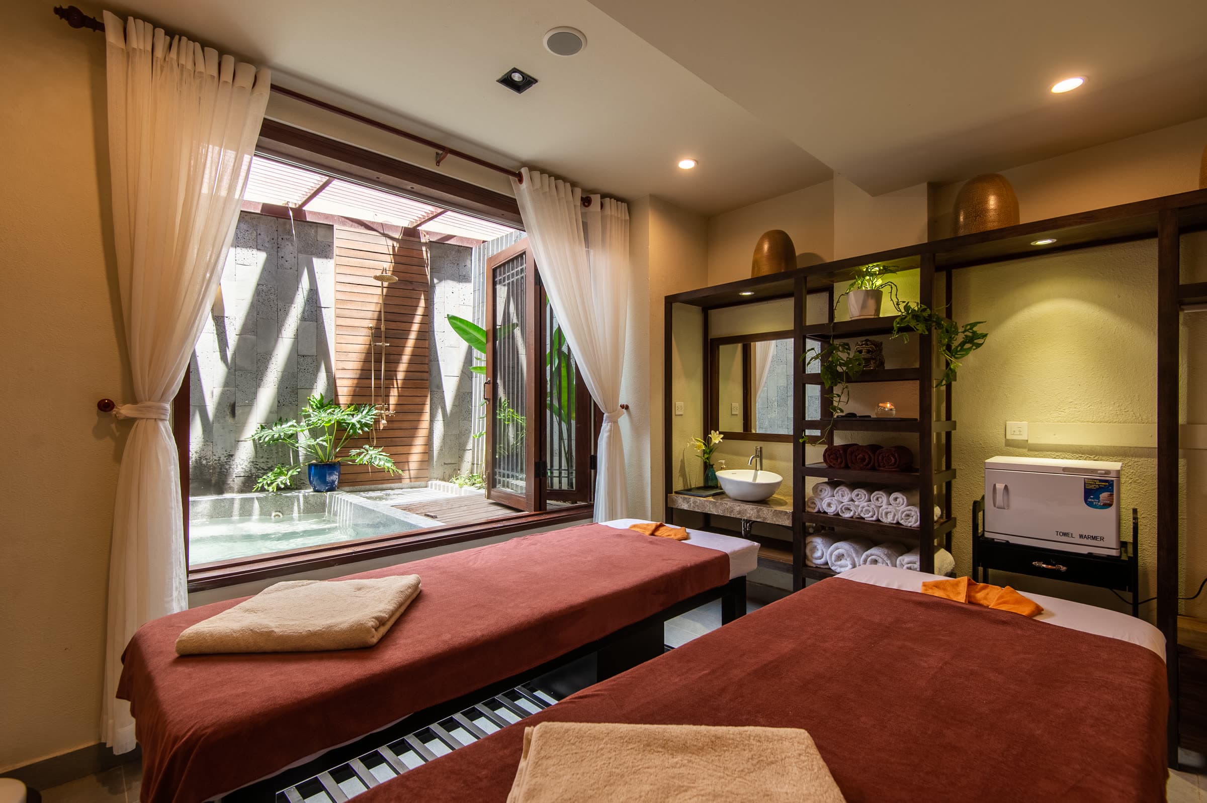 Twin treatment beds in the couples room at Nghê Prana spa, Hội An