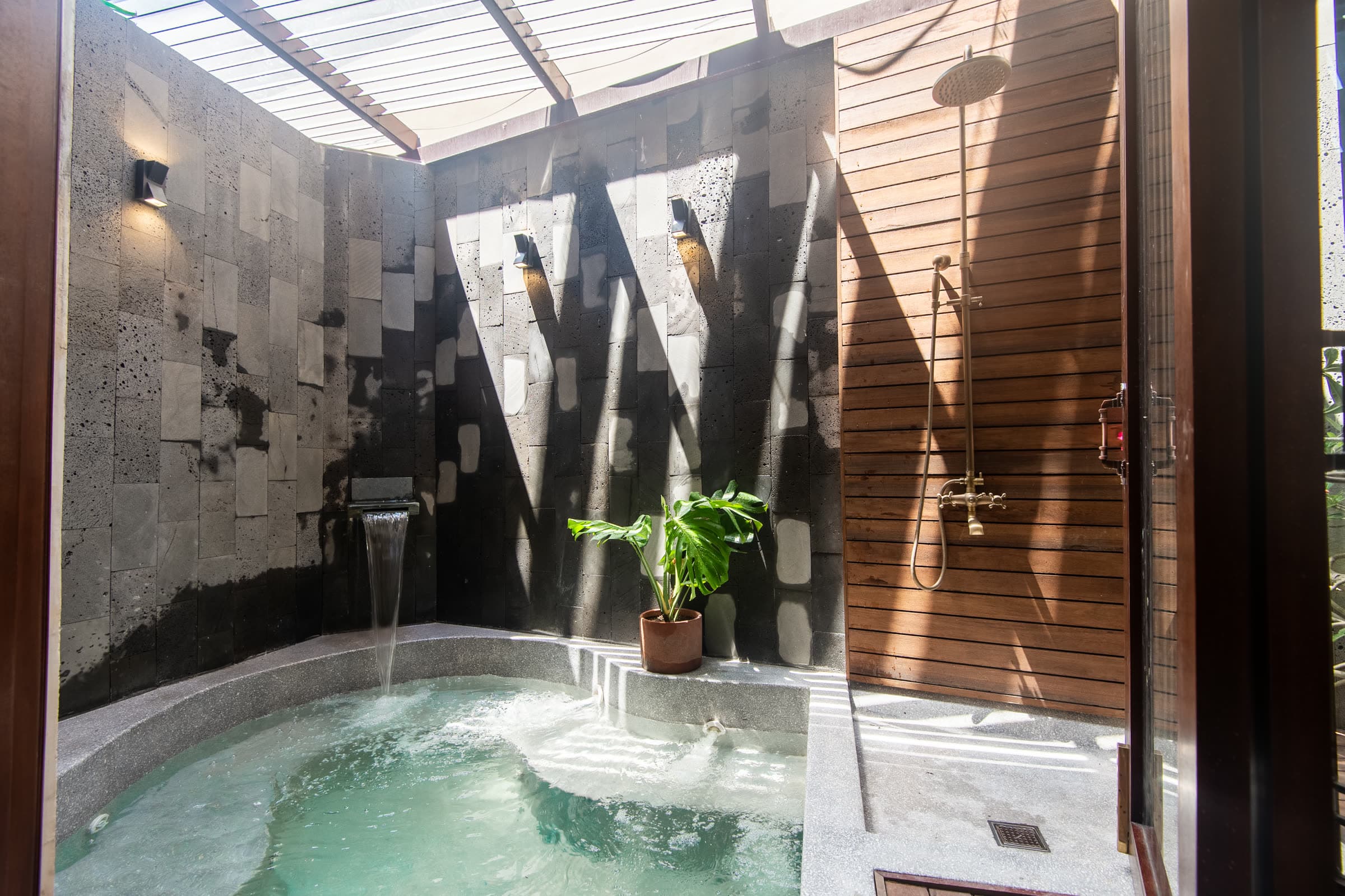 Private Jacuzzi Courtyard