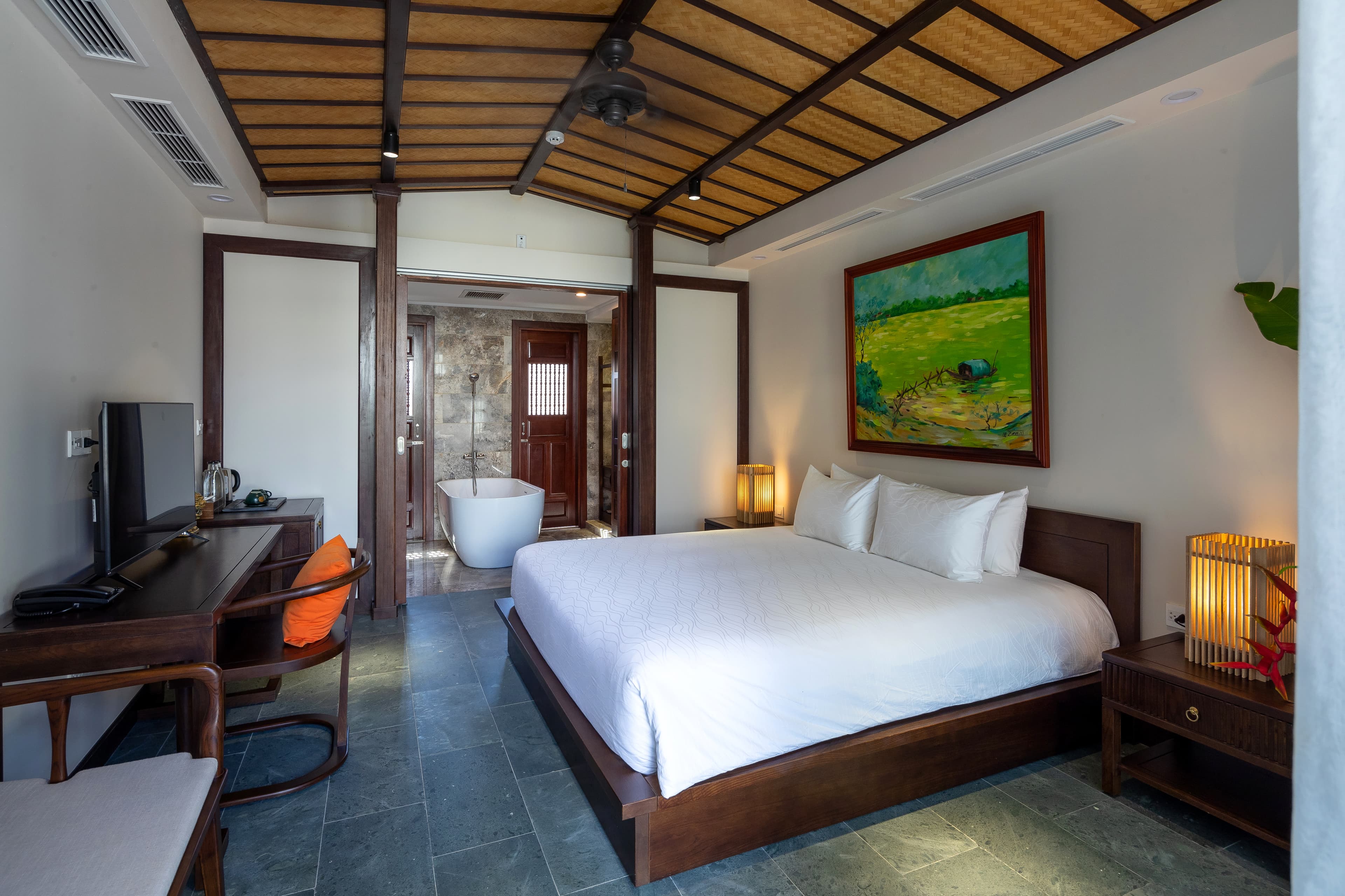 The Elemental Suite — Junior Suite with Indoor Bathtub & Outdoor Shower — photo 2